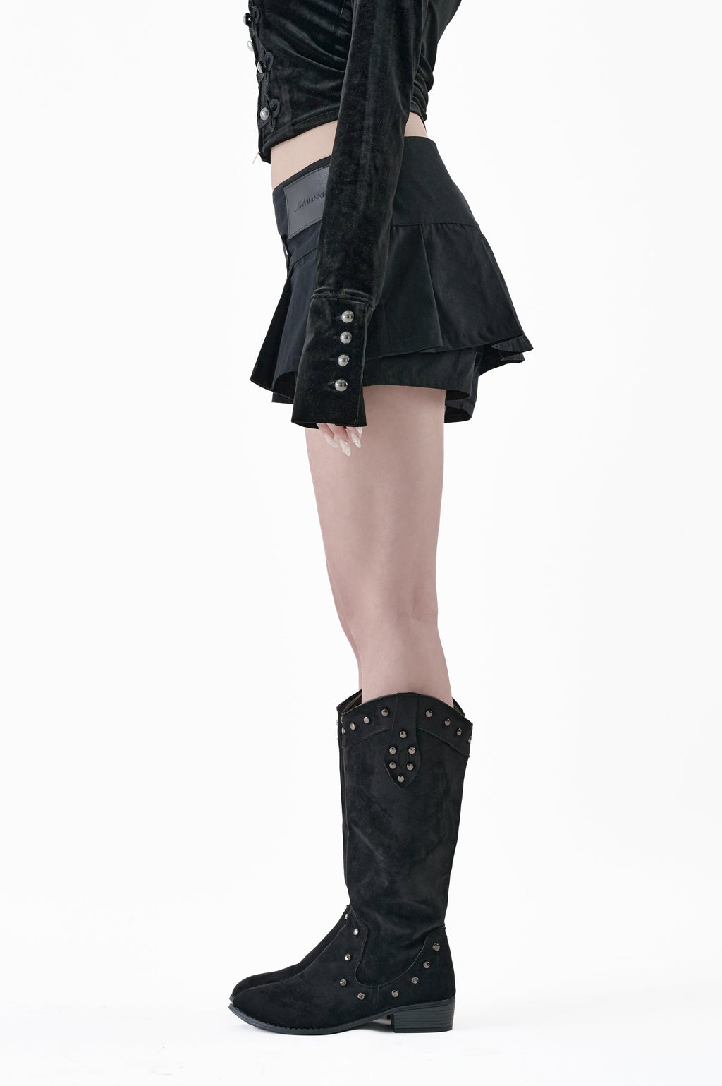 Low rise pleated skirt