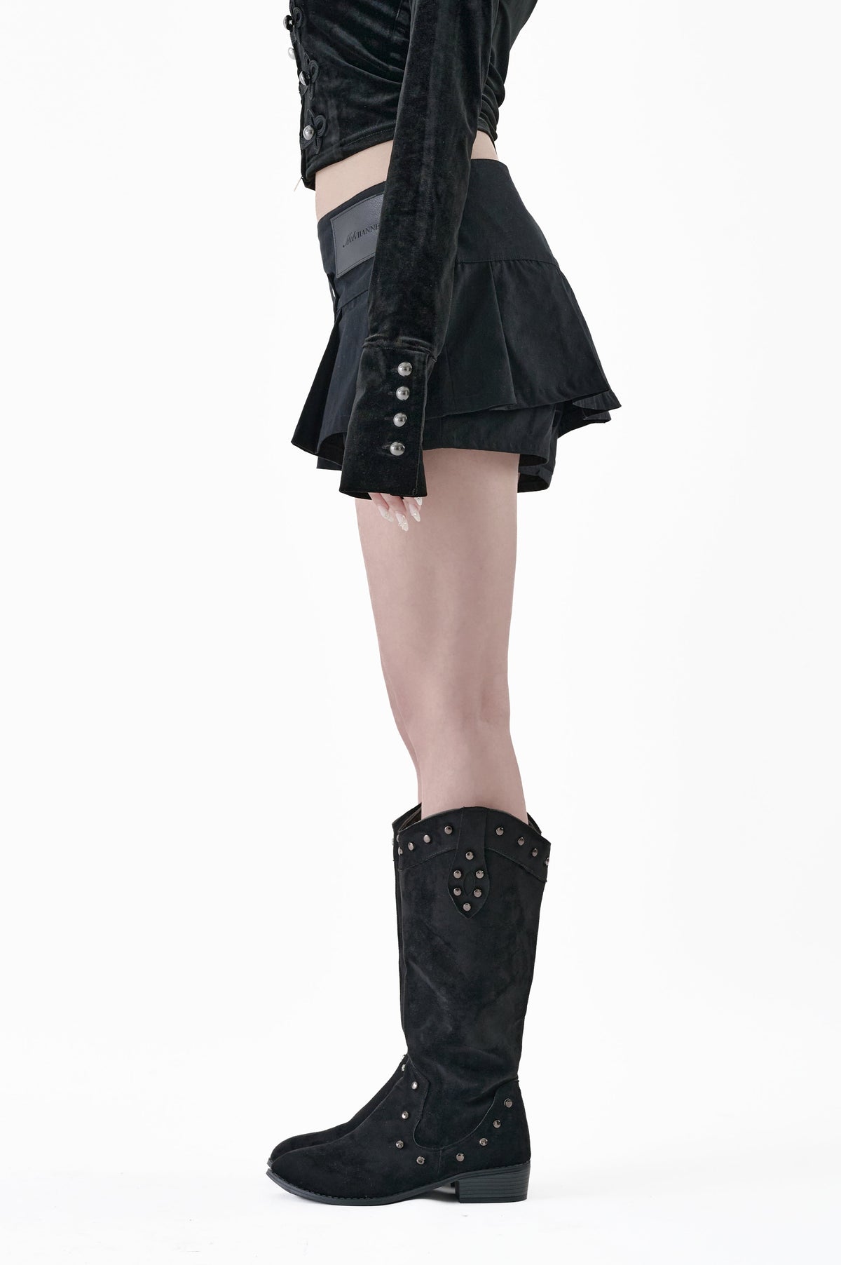 Low rise pleated skirt